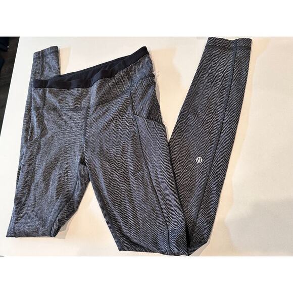 Lululemon leggings size. 8 - Picture 2 of 8